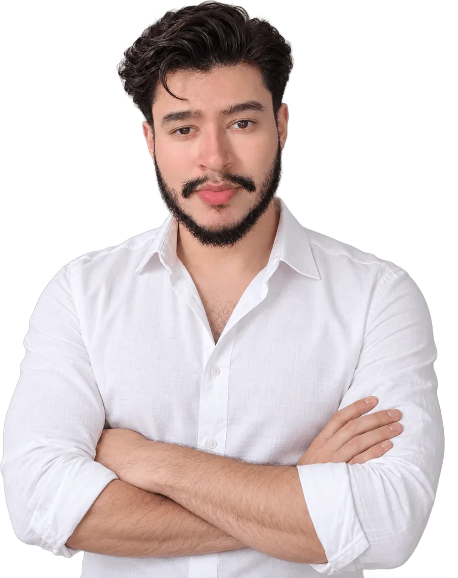 Gerar Avila con los brazos cruzados